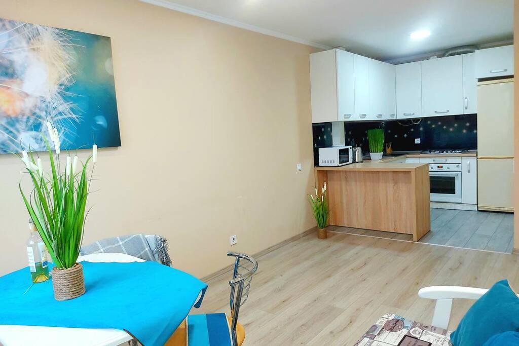Ferienwohnung Новобудова Місто Трав, Р-Н Вікторії Гарденс Lemberg Exterior foto